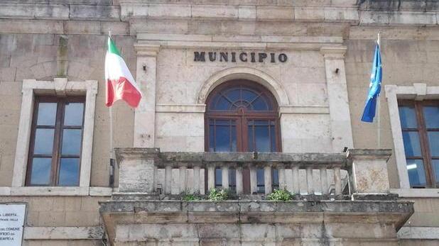 L’impianto di rifiuti va a fuoco Parte l’ordinanza per la salute