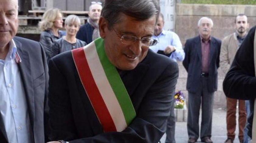 Sindaco e parroco, vigilia tra cuore e imparzialità