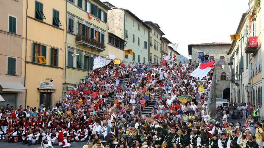Piazza Mazzini chiusa, è polemica