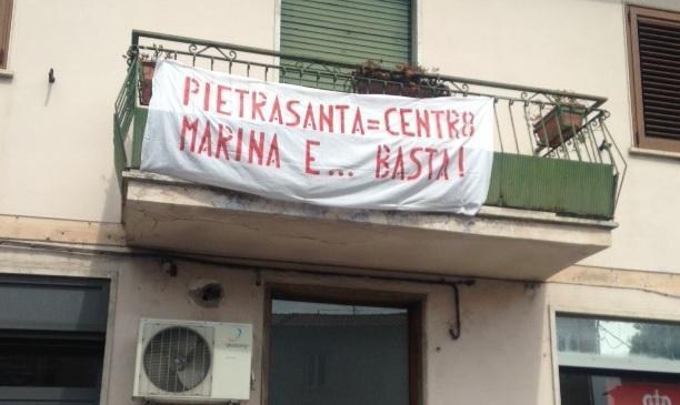 Nuovo striscione di protesta degli abitanti di Pontestrada