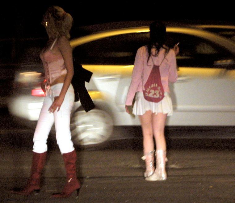 Violenta lite tra prostitute per il marciapiede conteso 