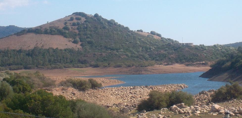 Campi a secco da ieri l’acqua della diga solo per usi potabili 