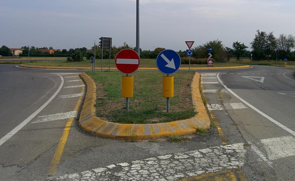 Ubriachi investono parrucchiera a piedi
