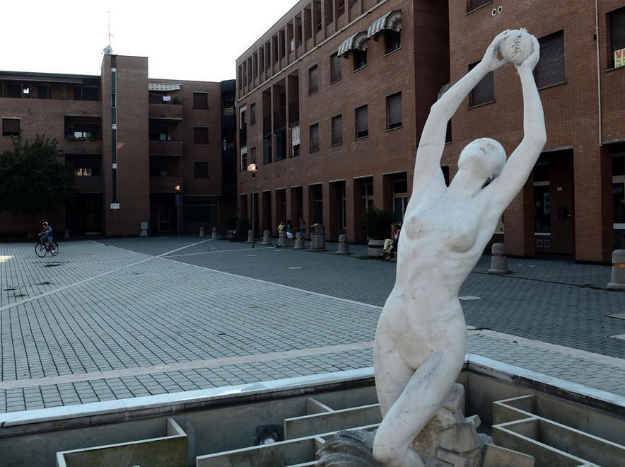 Torna la luce in centro dopo mesi di buio totale