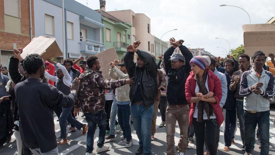 Migranti, i Comuni sardi attaccano il governo: intesa beffa