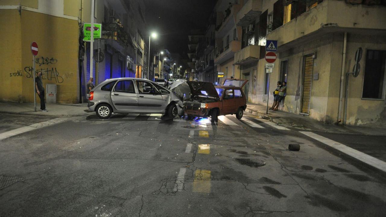 Cagliari, fugge all'alt dei carabinieri e provoca un incidente: arrestato