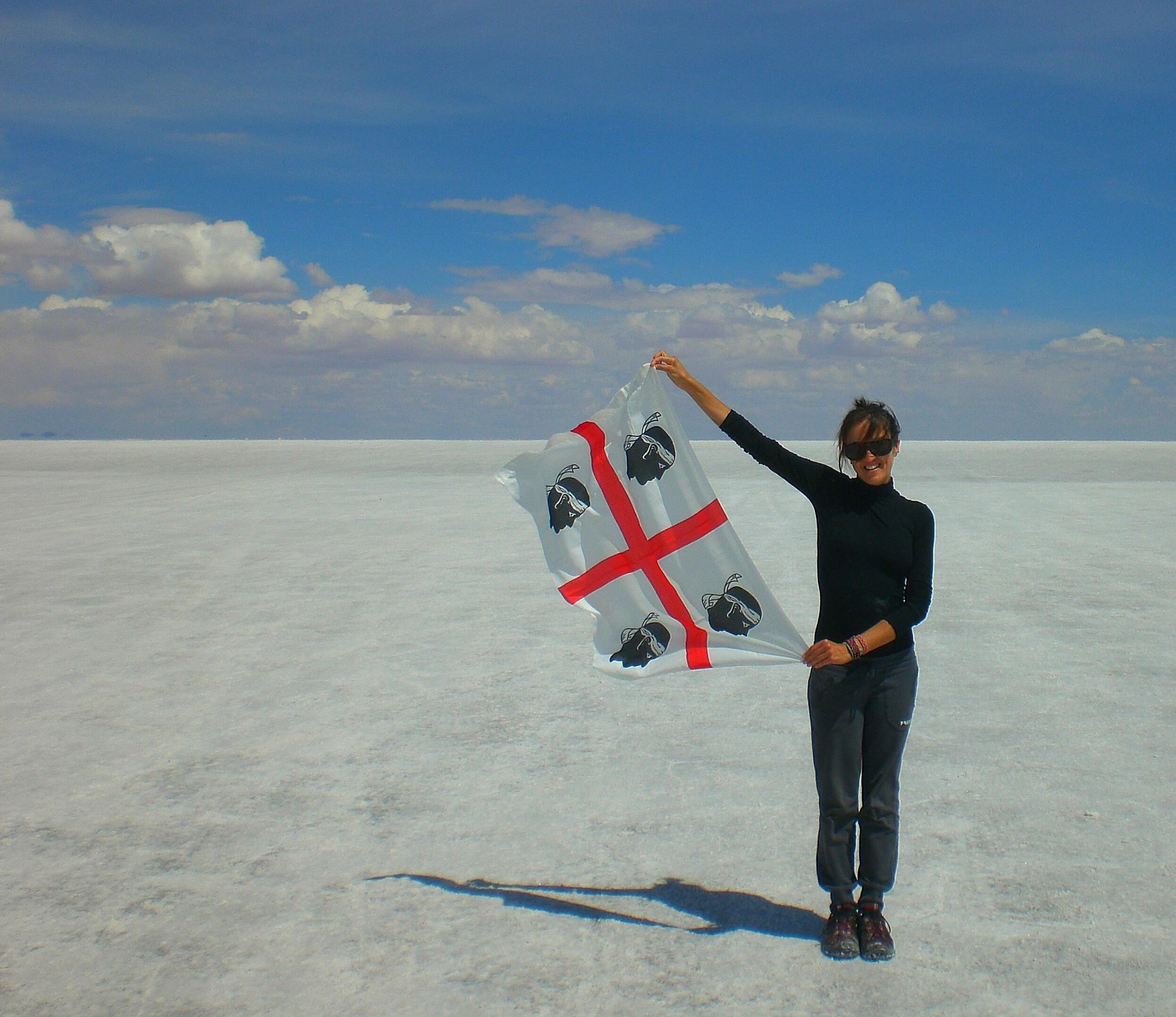 Claudia Tavani a Salares de Uyuni, Bolivia