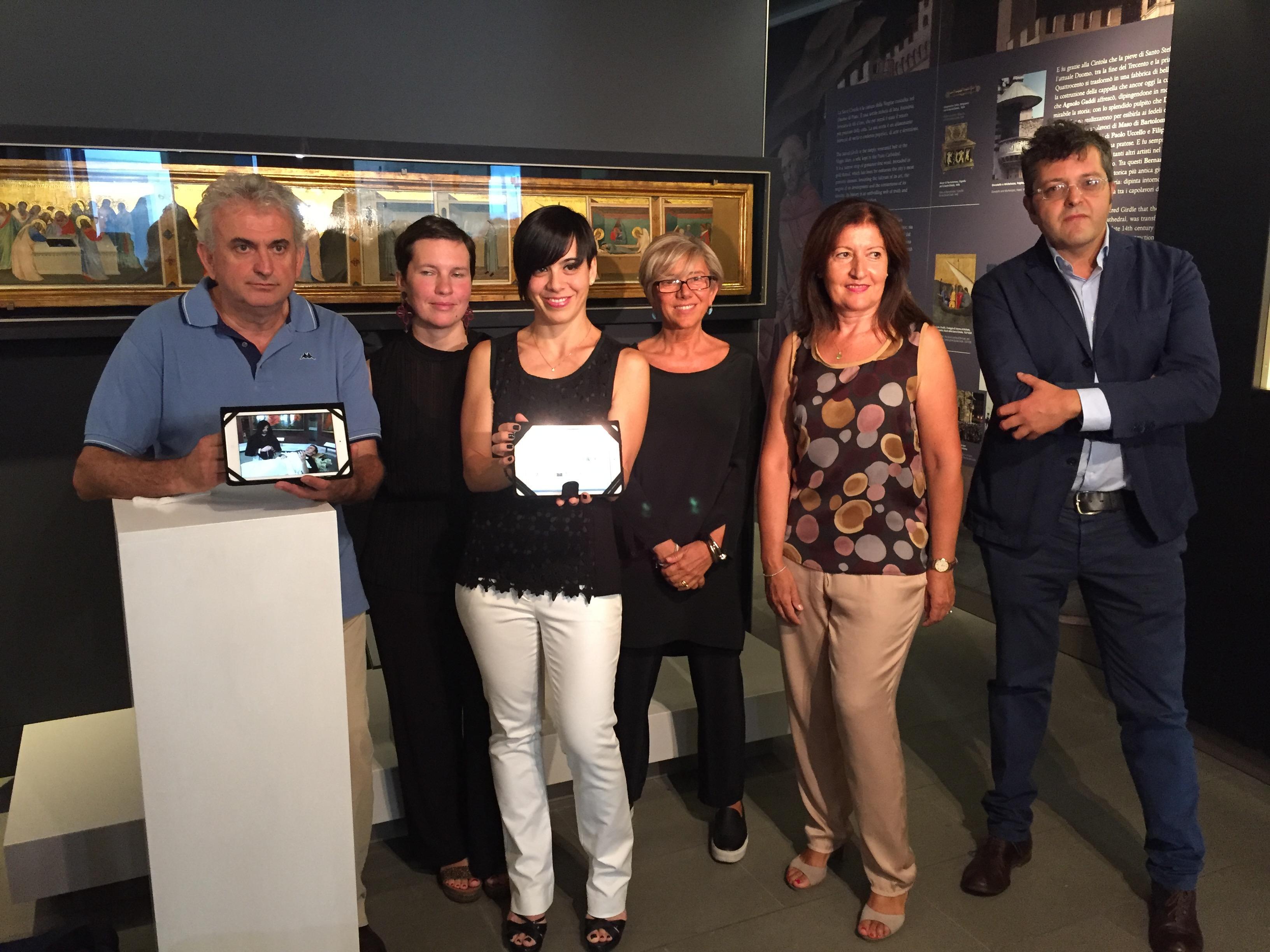Da sinistra Mauro Papi, Erica Peron, Sara Corsini, Rita Iacopino, l'inteprete Lis e Simone Mangani