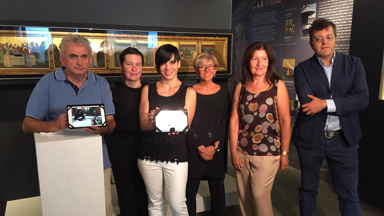 Da sinistra Mauro Papi, Erica Peron, Sara Corsini, Rita Iacopino, l'inteprete Lis e Simone Mangani