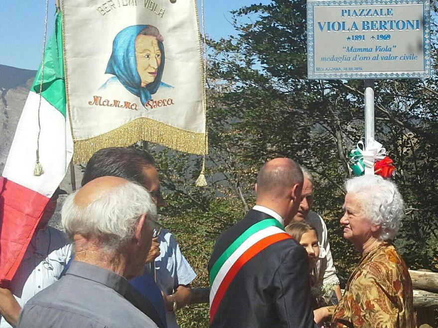 Una piazza intitolata a Mamma Viola 