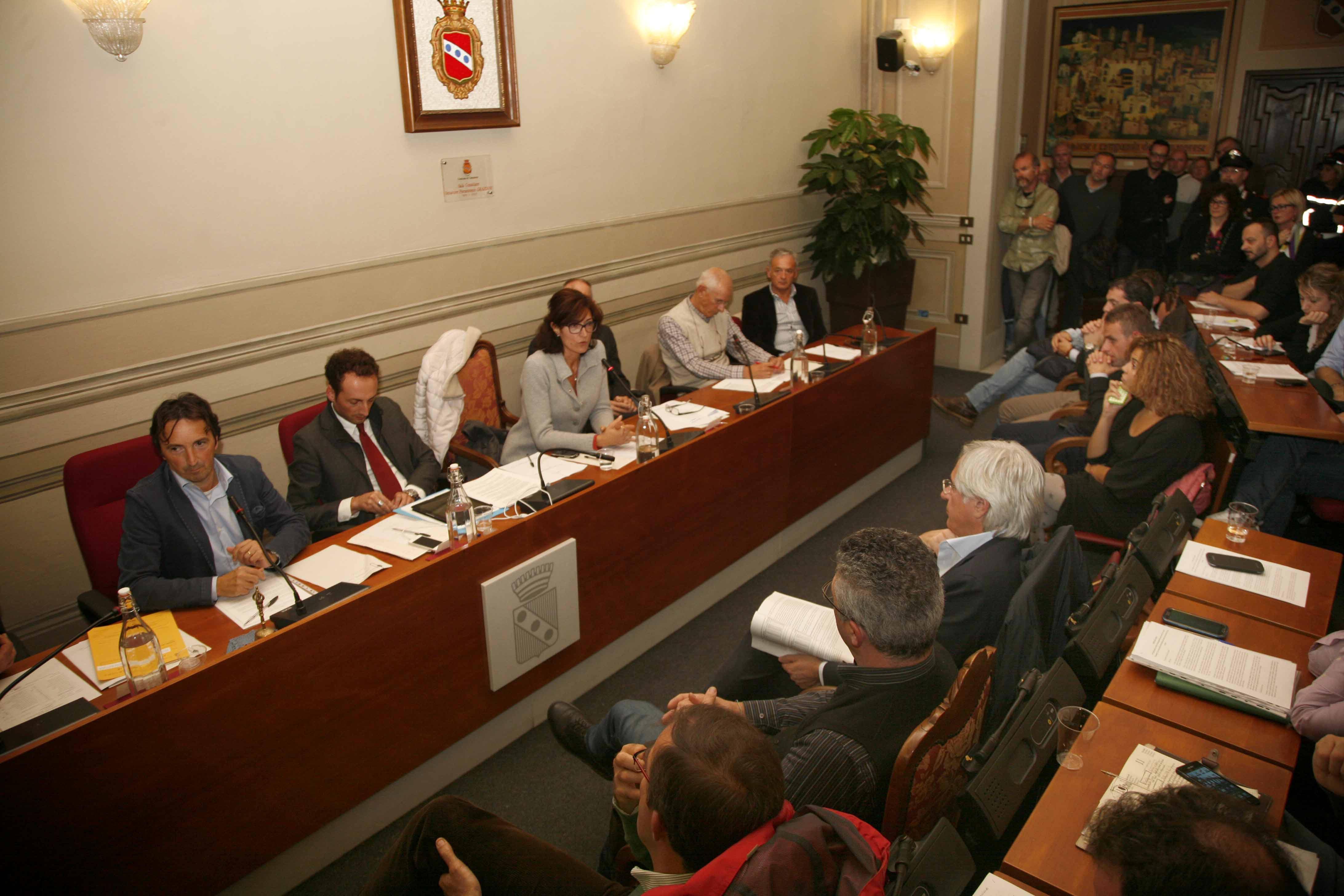 Una seduta del consiglio comunale di Camaiore (foto d'archivio)
