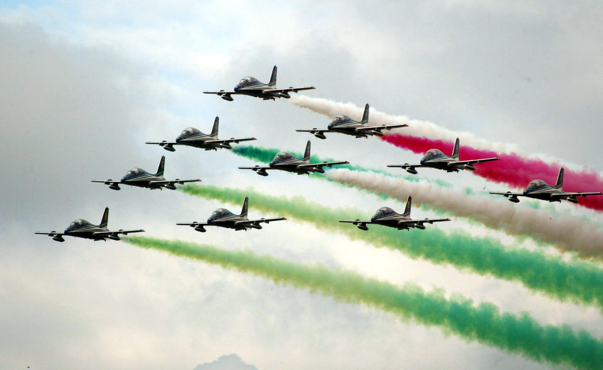 Lo show delle Frecce Tricolori tra Tirrenia e il Calambrone 