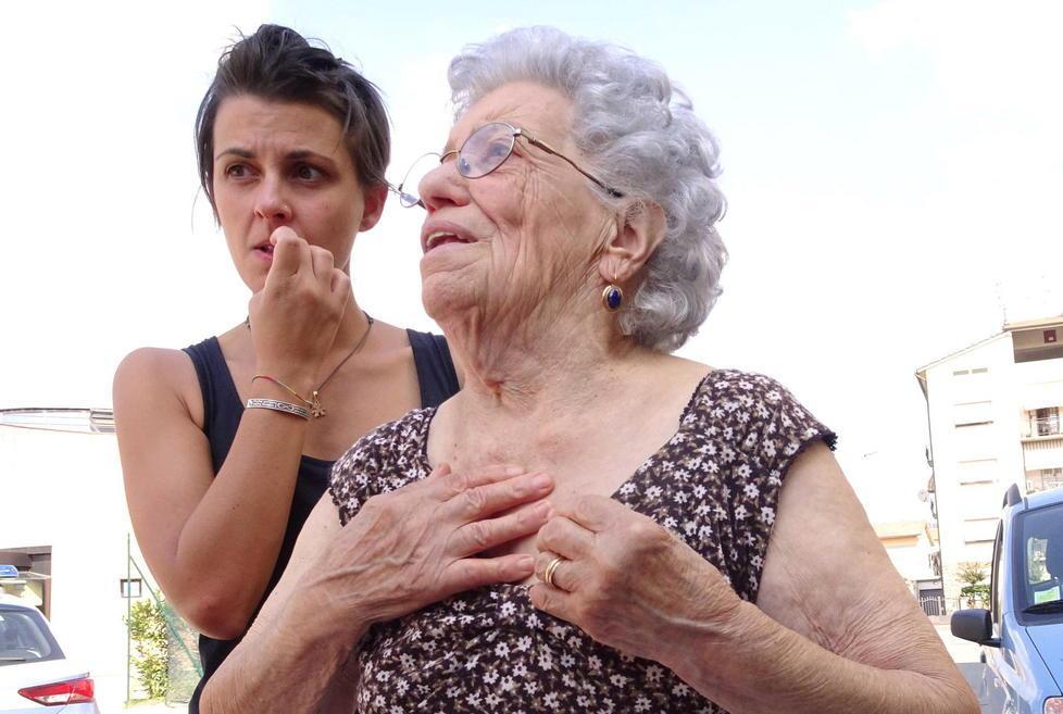 La signora Felicina con la nipote (foto Gori)