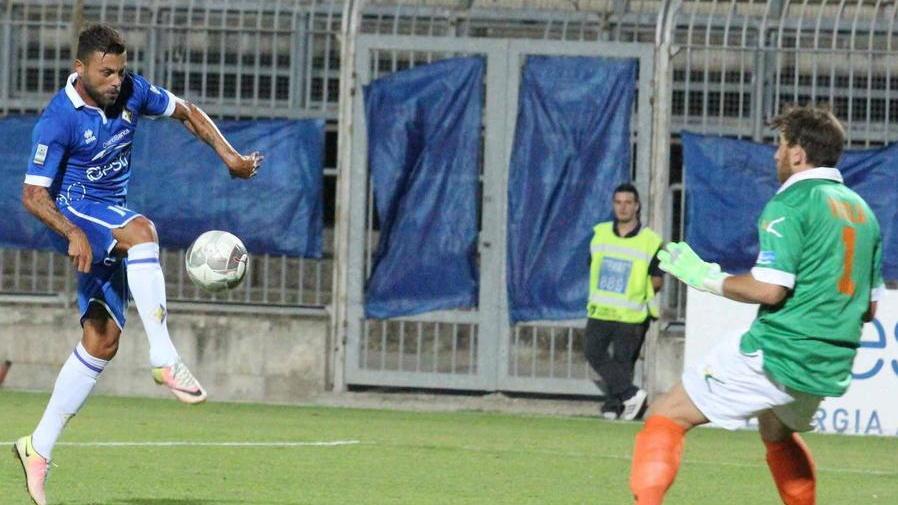 Il gol segnato da Ciccio Tavano (Foto Batavia)