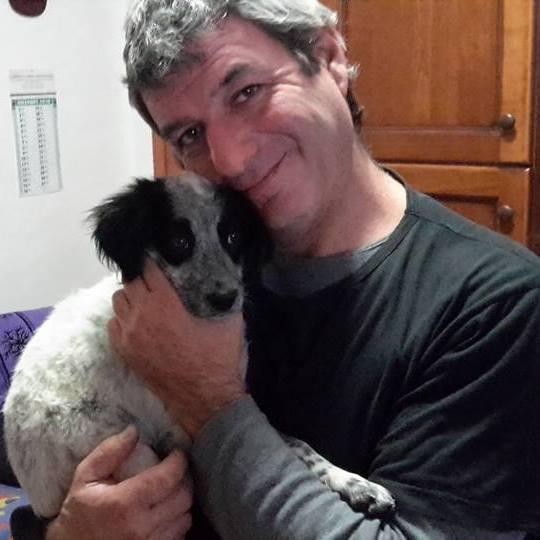 Un'immagine di Fabrizio Gratta con il cane