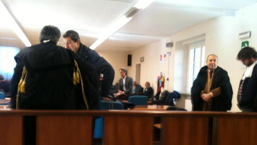 Perseguita e picchia il collega: l’azienda alla fine lo licenzia 