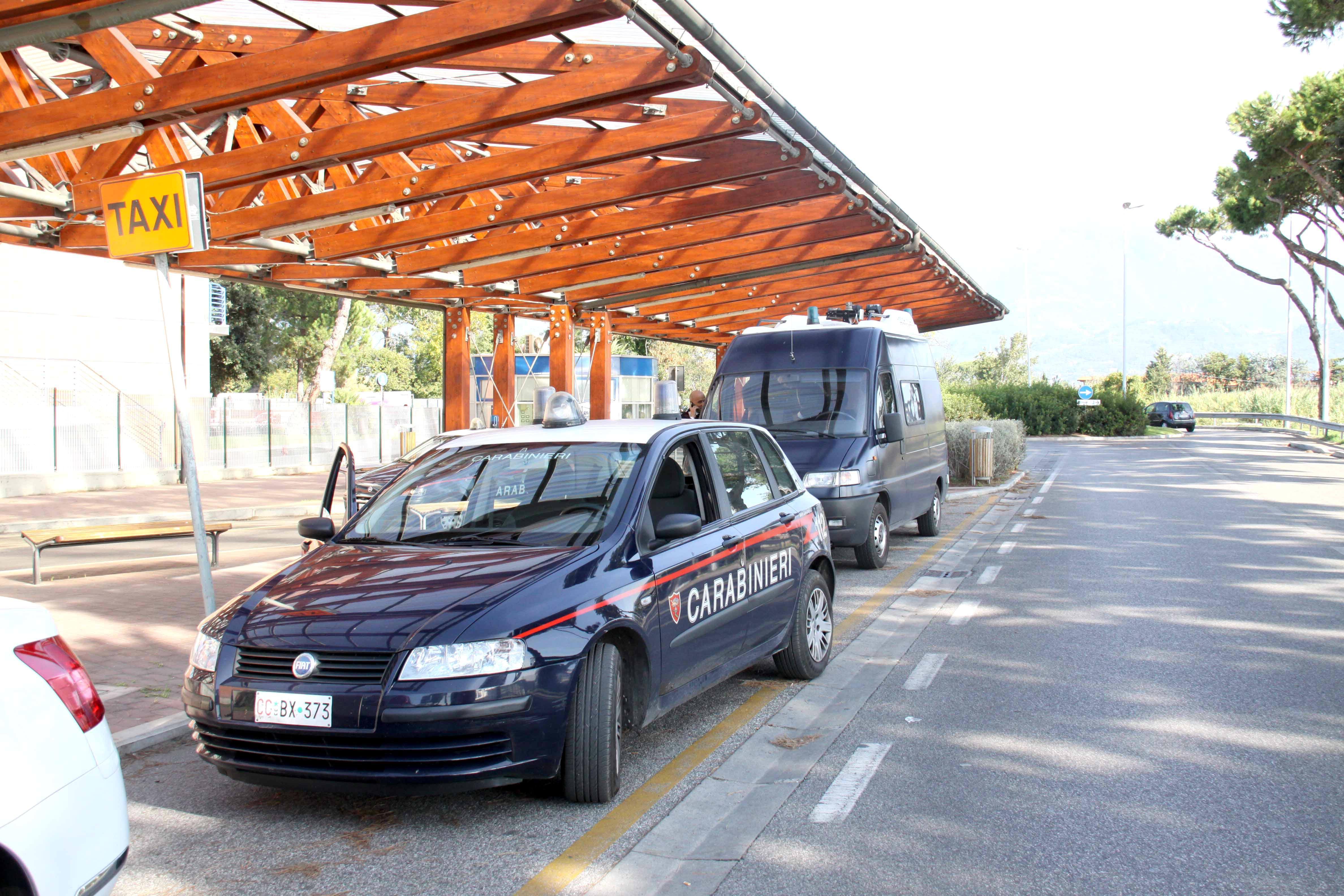 Dà in escandescenze nella farmacia dell'ospedale, arrivano i carabinieri 