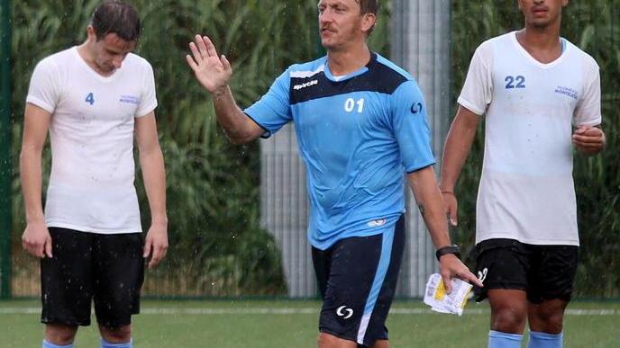 Il tecnico Simone Venturi durante un allenamento (Foto Nucci)