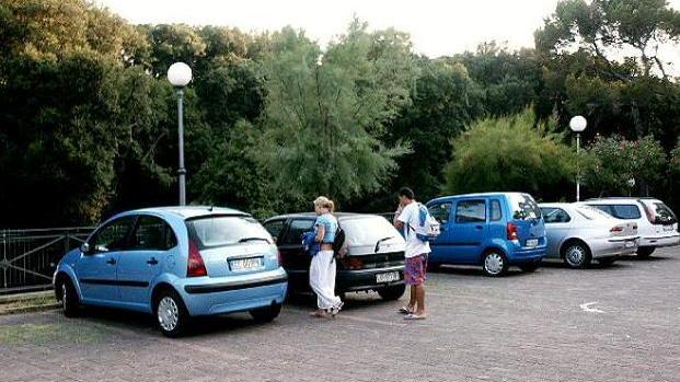 Il parcheggio dietro al castello Pasquini