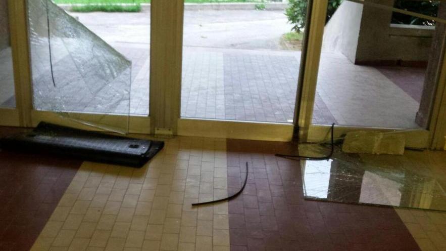 La scuola Pistelli nel mirino dei vandali
