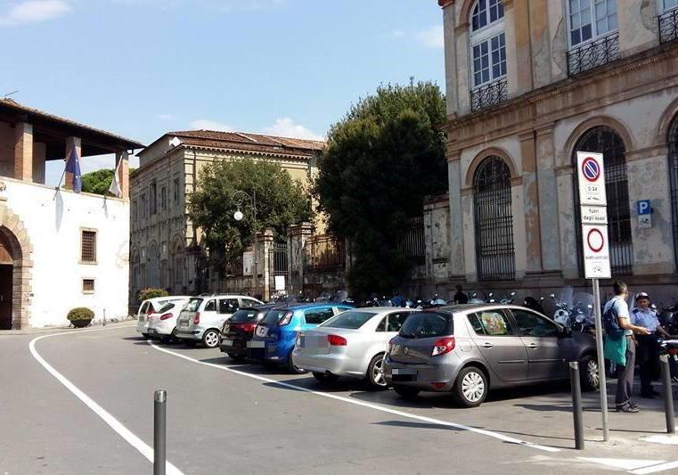 Via le auto da piazzale San Donato 