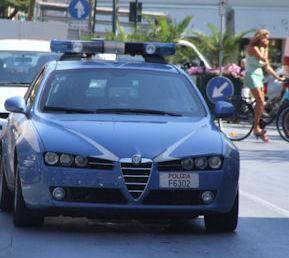 In due tentano di rapinare la banca di Vittoria Apuana 