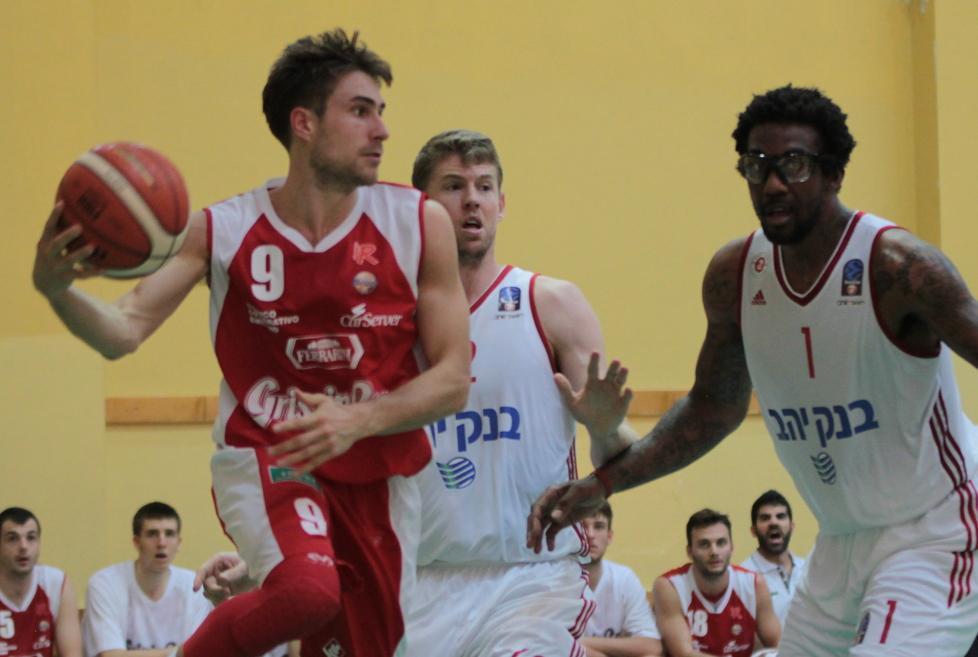 I biancorossi stendono l’Hapoel e volano in finale