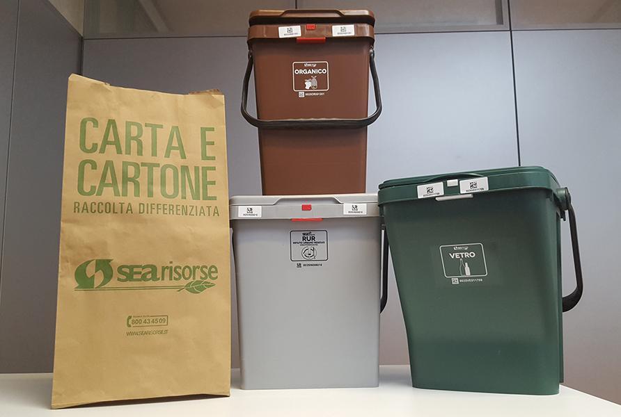 Il kit con i bidoncini