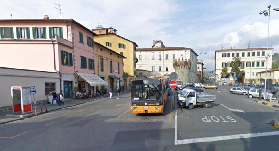 Un'immagine di piazza XX Settembre a Pescia (foto Nucci)