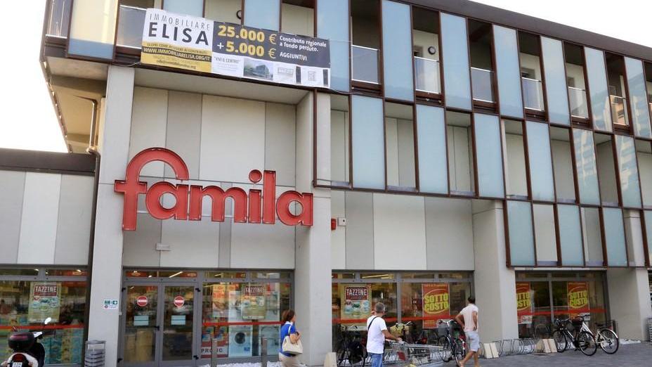 Tenta di rubare un televisore dal Famila, capo negozio lo insegue e lo ferma