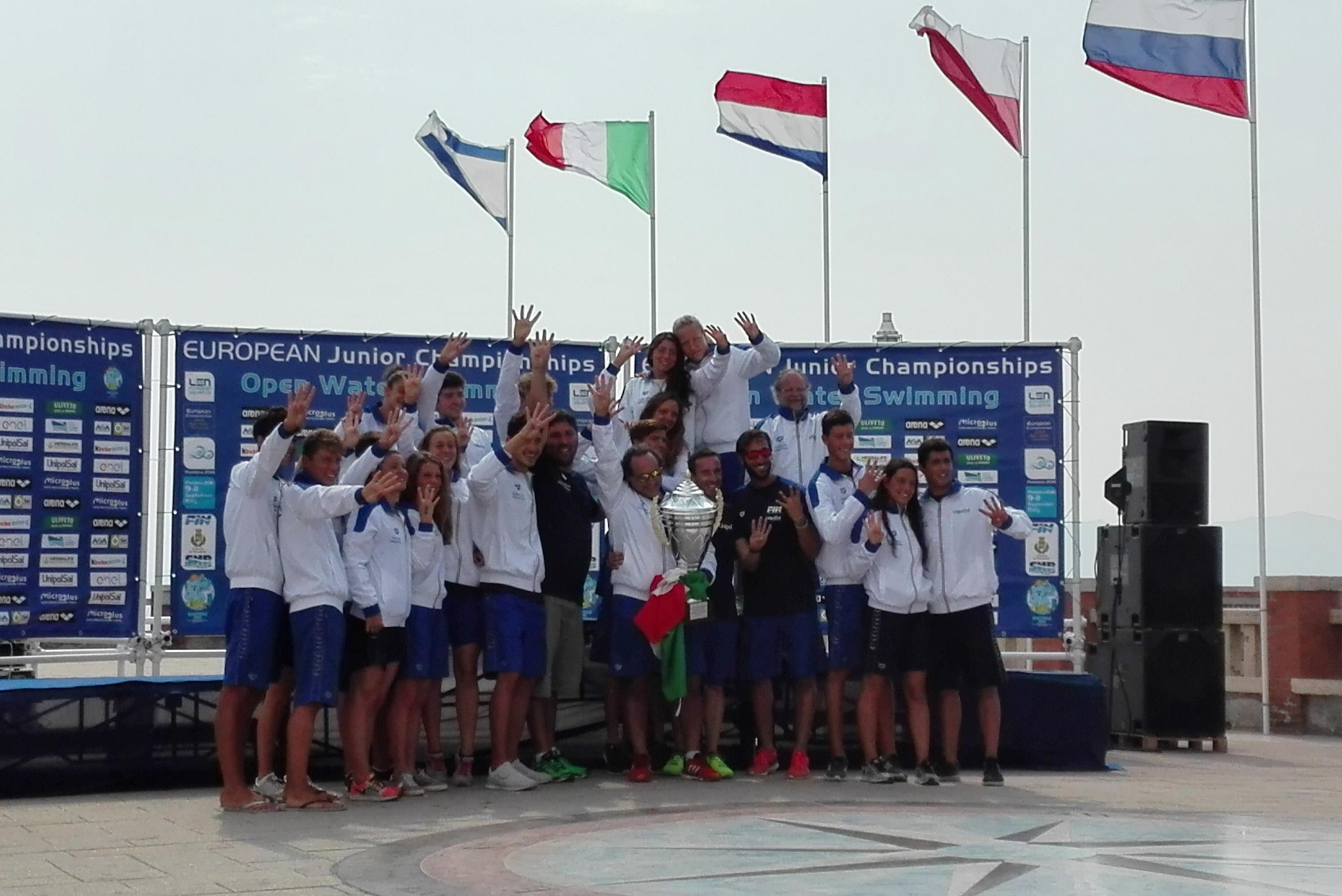 Il team Italia festeggia per l’ottimo risultato raggiunto