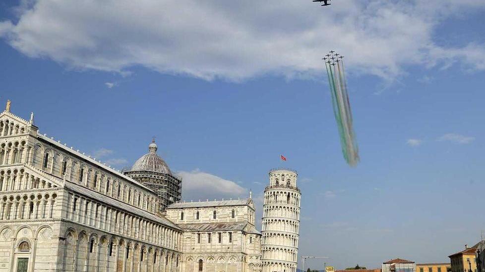 Quella scia nel cielo per la Torre più bella