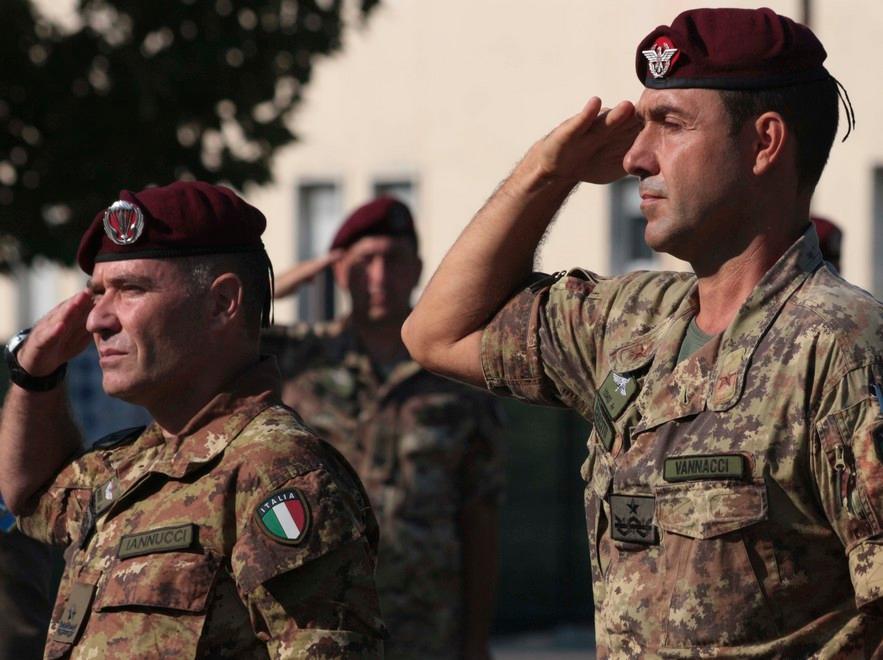 Folgore cambia il comandante, Vannacci subentra a Iannucci 