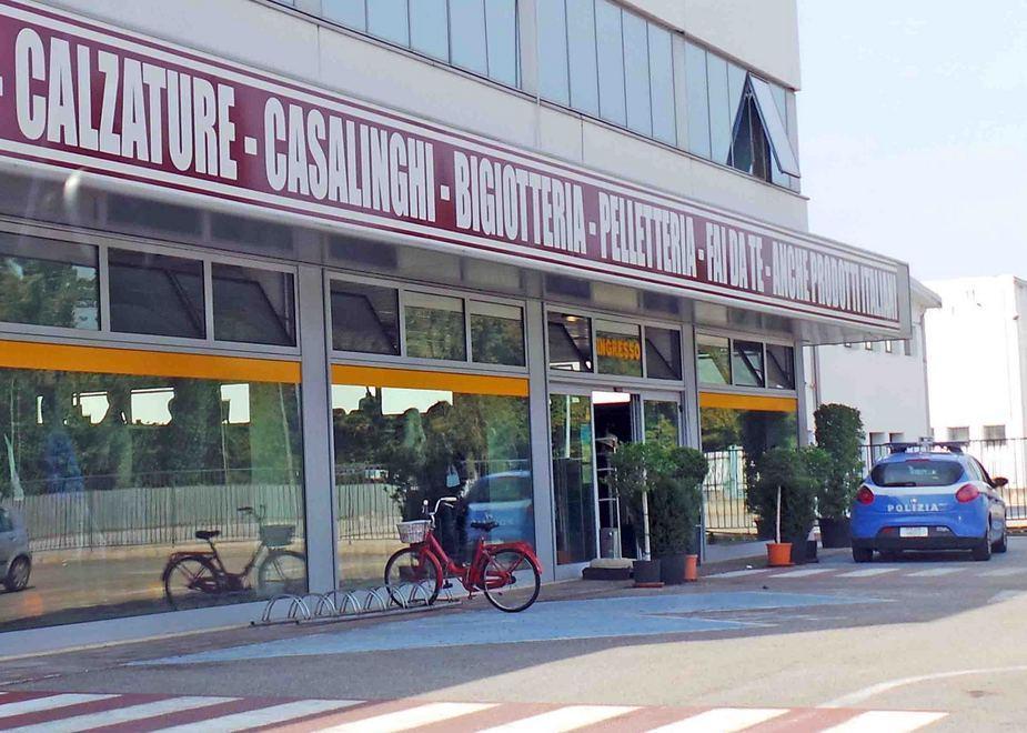 Furto di abiti in via Padova