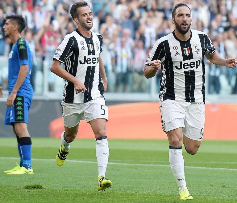 Juve, per Higuain doppietta doc Anche Pjanic a segno col Sassuolo 