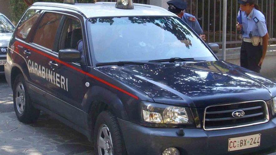 Ragazzine imbrattano la palestra