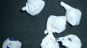Vende dose di eroina, arrestato pusher