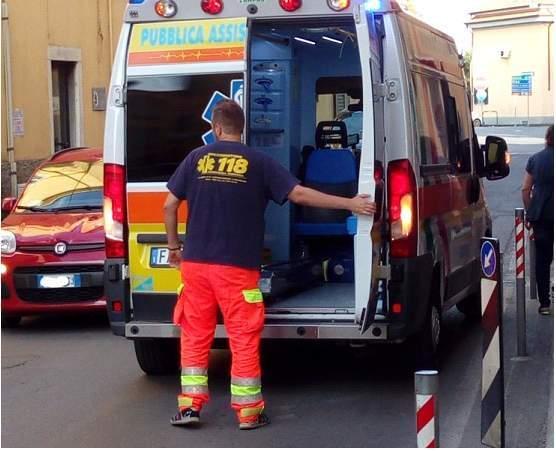 Un intervento di un'ambulanza in una foto d'archivio