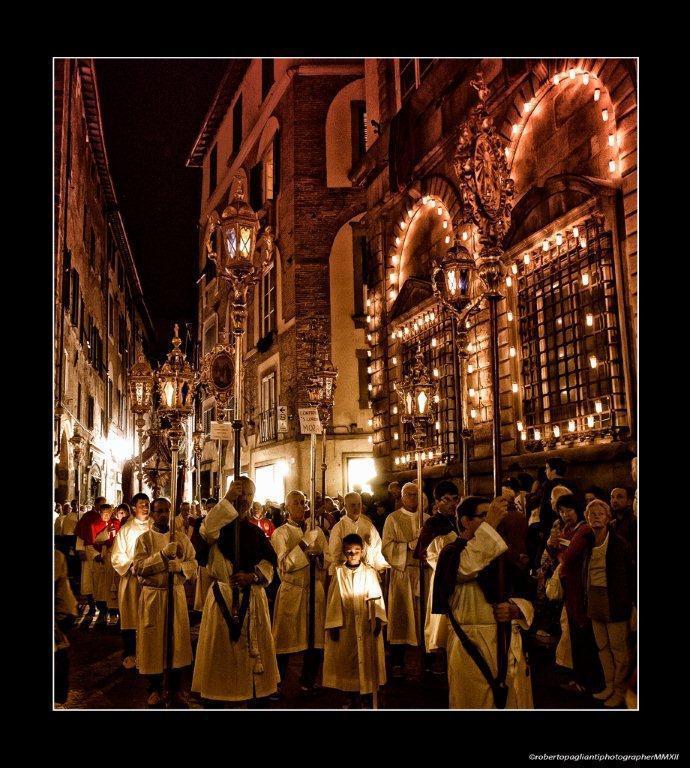 La processione di Santa Croce