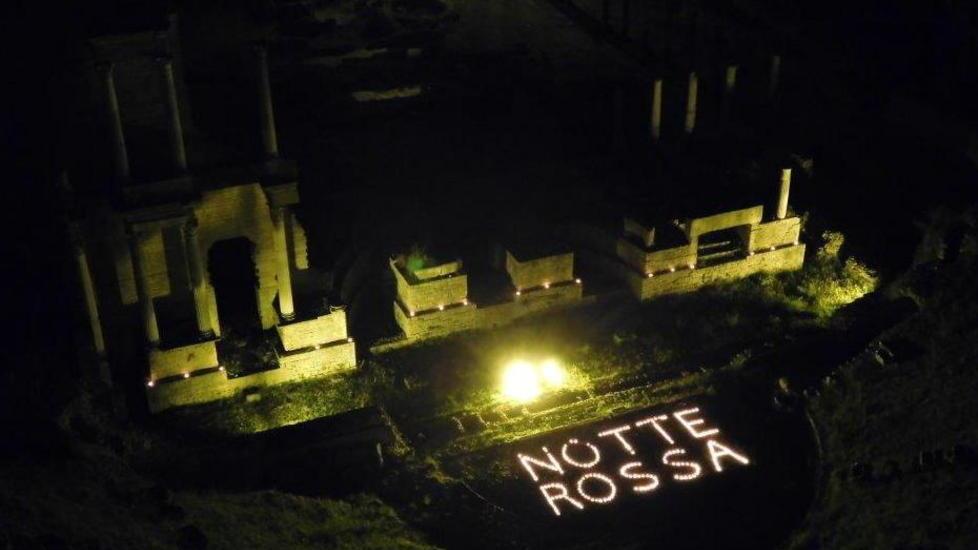Volterra illuminata per la Notte rossa
