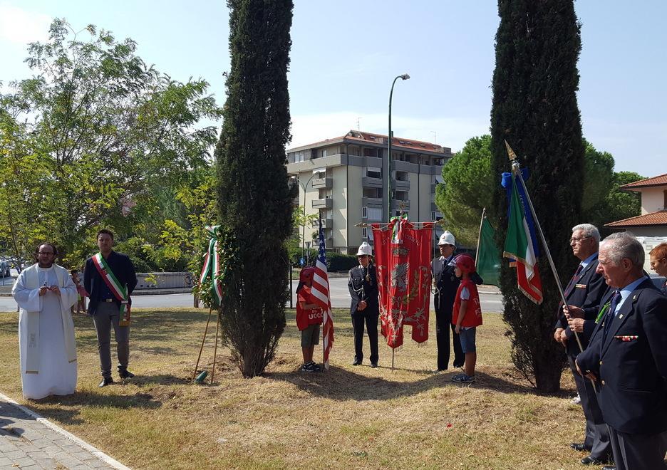 Una corona in ricordo dell’11 settembre