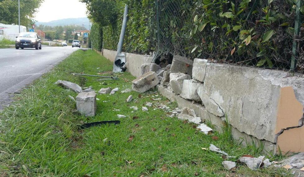 Con la Panda contro un muro: illeso 