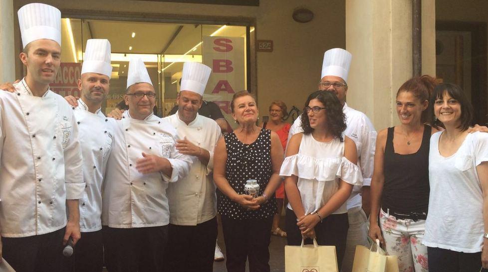 La solidarietà arriva dalla dolcezza 