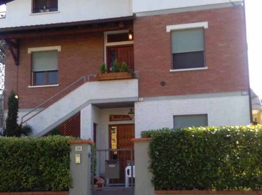 «Colpito con un flessibile dal rapinatore» 