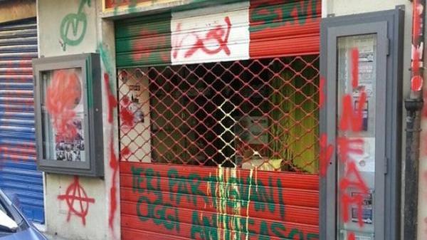 Vandali contro CasaPound: imbrattata la sede di Pescia