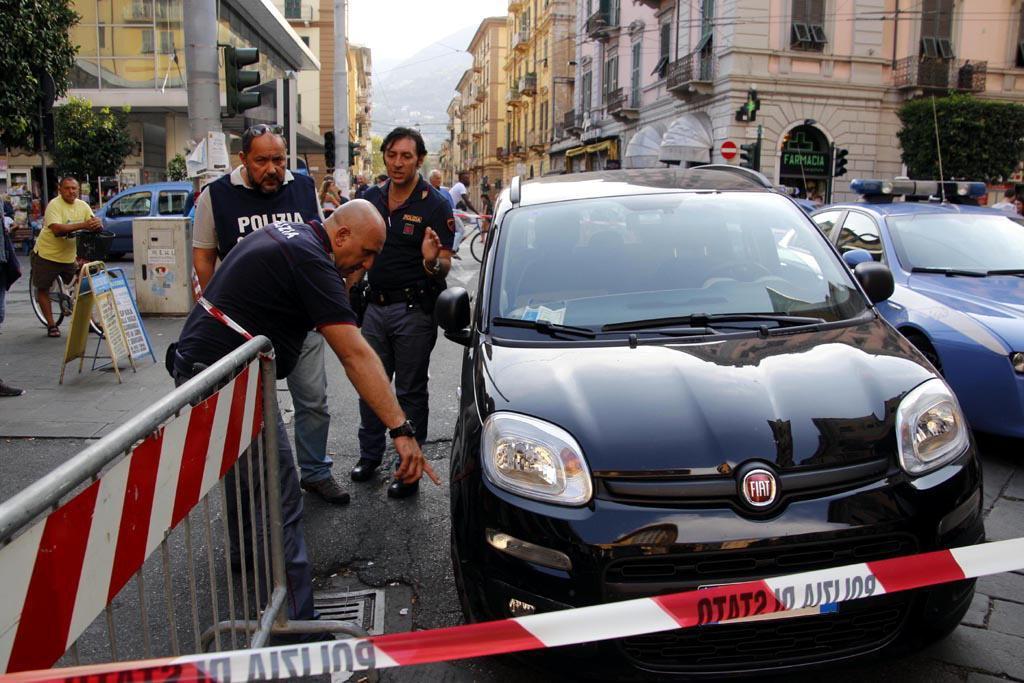 Ruba un’auto a Marina folle inseguimento 