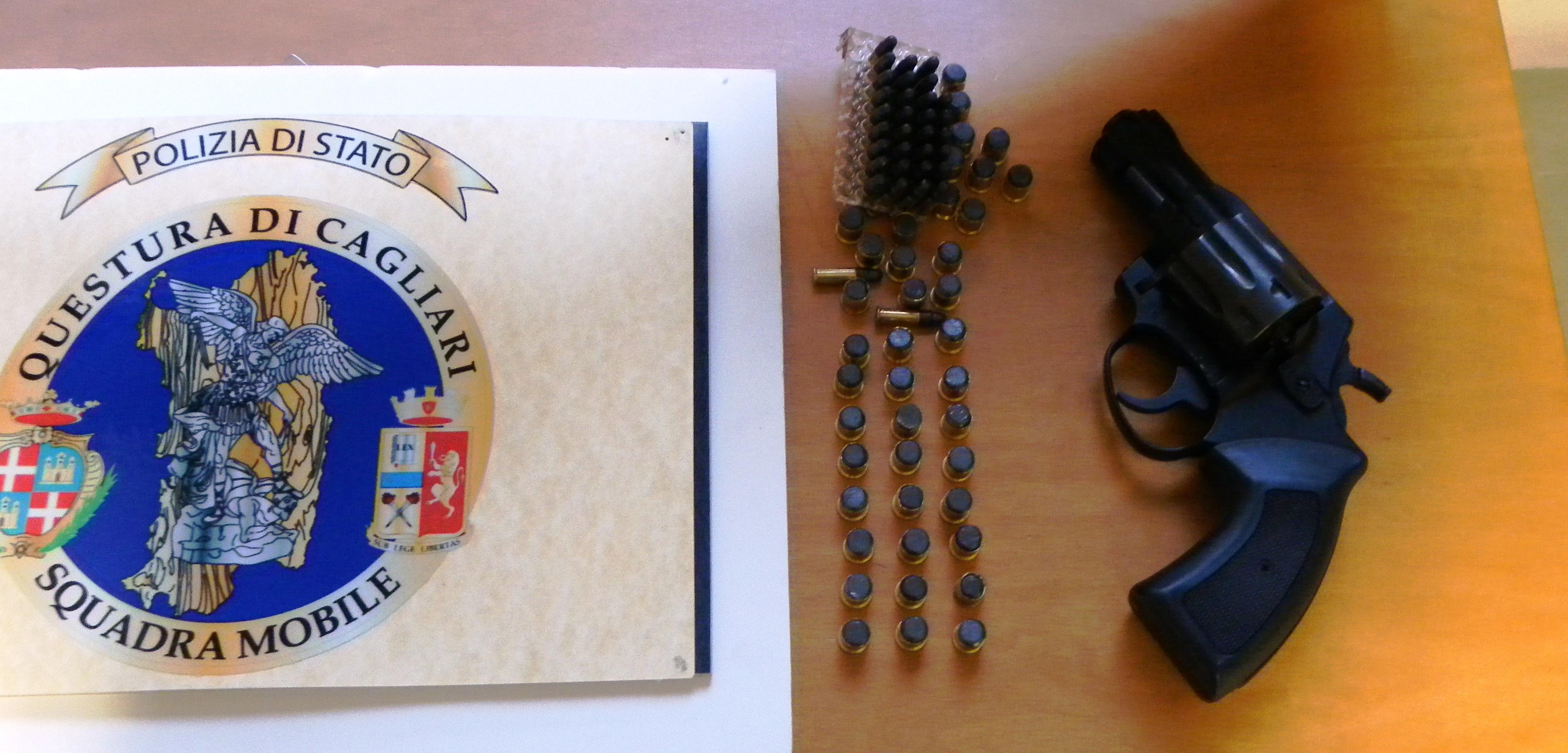 Cagliari, teneva in casa pistola illegale e 100 proiettili: 19enne in cella