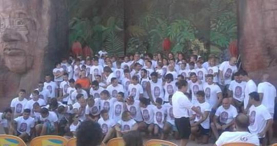 Foto di gruppo all'Acqua Village per la presentazione del Rugby anno 2016-2017