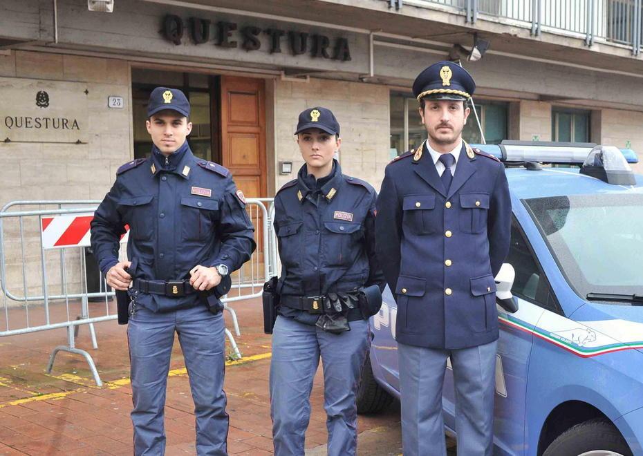 Picchia l’amica e la lascia sul raccordo 