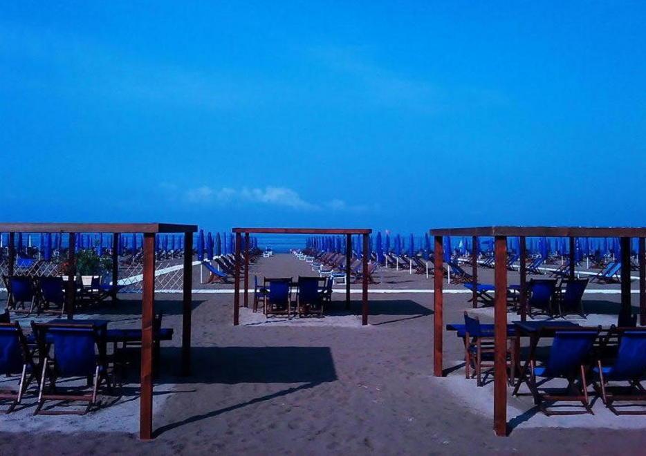 La spiaggia comunale resterà aperta fino a fine mese